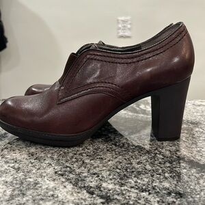 8.5 Easy Spirit Women’s Brown Leather Bootie 3” Heel